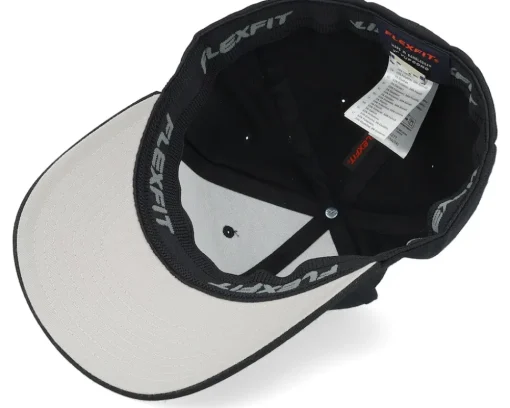 Bear Engraved Wooly Combed Black Flexfit - Wild Spirit
