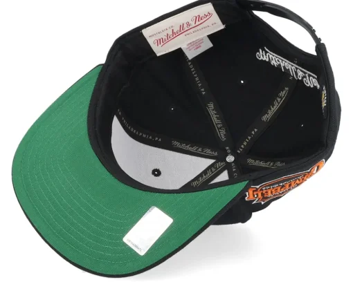 Boston Bruins Conference Patch Vintage Black Snapback - Mitchell & Ness