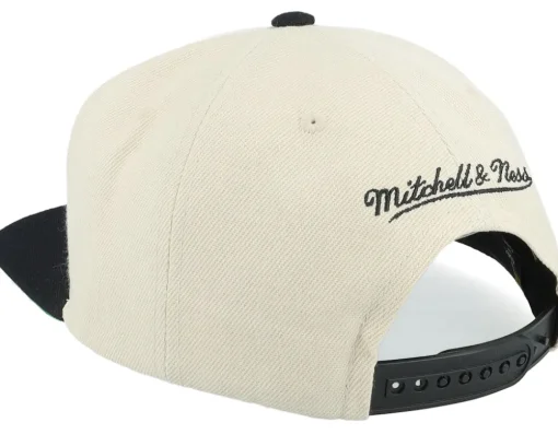Boston Bruins Speed Zone Vintage Off White/Black Snapback - Mitchell & Ness