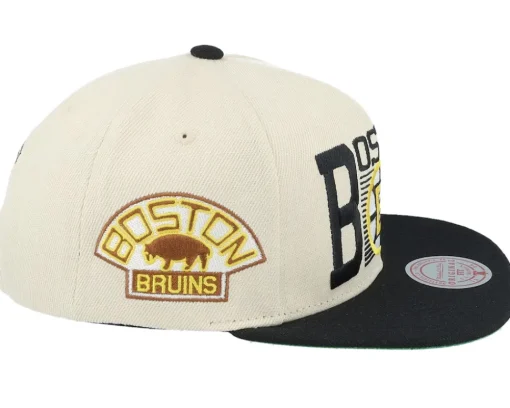 Boston Bruins Speed Zone Vintage Off White/Black Snapback - Mitchell & Ness