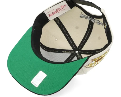 Boston Bruins Speed Zone Vintage Off White/Black Snapback - Mitchell & Ness
