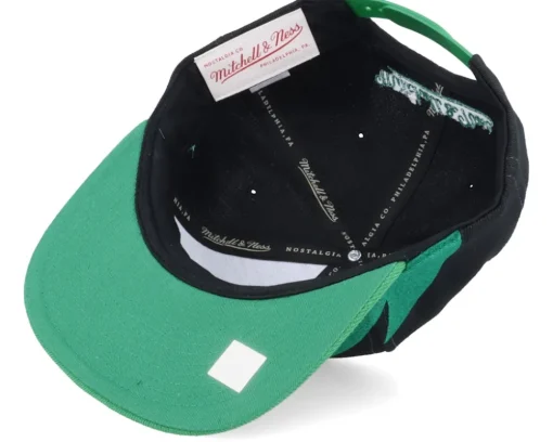 Boston Celtics Sharktooth Black/Green Snapback - Mitchell & Ness
