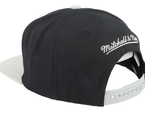 Brooklyn Nets 8 Bit Xl Black/Grey Snapback - Mitchell & Ness