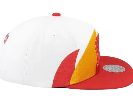 Calgary Flames Vintage Sharktooth White/Red Snapback - Mitchell & Ness