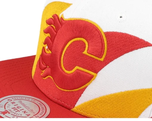 Calgary Flames Vintage Sharktooth White/Red Snapback - Mitchell & Ness