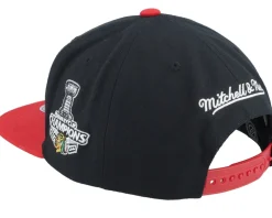 Chicago Blackhawks 2 Tone Side Patch Black/Red Snapback - Mitchell & Ness