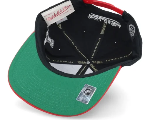 Chicago Blackhawks 2 Tone Side Patch Black/Red Snapback - Mitchell & Ness