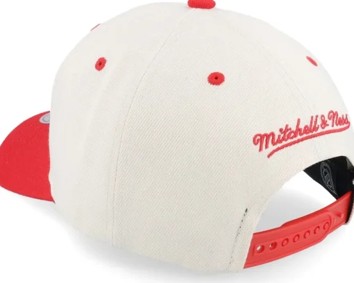 Chicago Blackhawks Retro Type Pro Off White/Red Adjustable - Mitchell & Ness