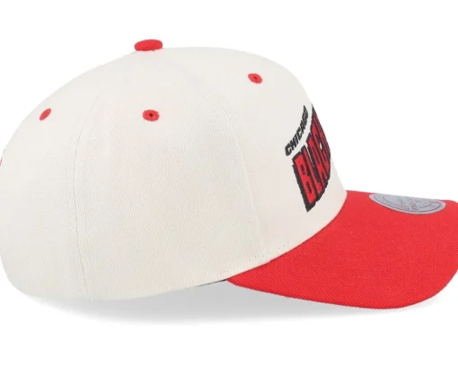 Chicago Blackhawks Retro Type Pro Off White/Red Adjustable - Mitchell & Ness