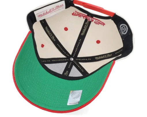 Chicago Blackhawks Retro Type Pro Off White/Red Adjustable - Mitchell & Ness