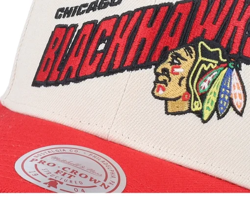 Chicago Blackhawks Retro Type Pro Off White/Red Adjustable - Mitchell & Ness