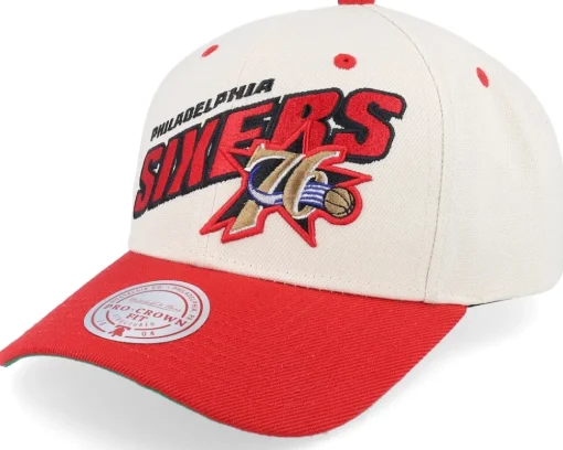 Chicago Blackhawks Retro Type Pro Off White/Red Adjustable - Mitchell & Ness
