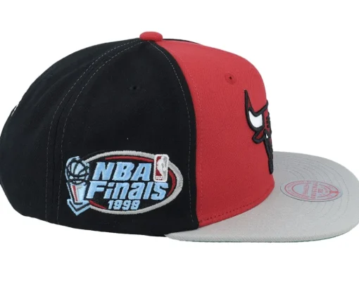 Chicago Bulls Block Out Red/Black Snapback - Mitchell & Ness