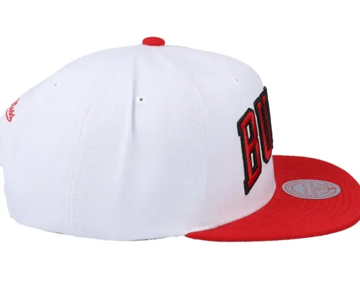 Chicago Bulls Core Basics White/red Snapback - Mitchell & Ness
