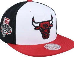 Chicago Bulls Core I White/Black/Red Snapback - Mitchell & Ness