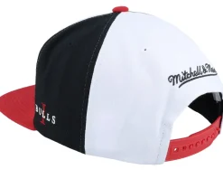 Chicago Bulls Core I White/Black/Red Snapback - Mitchell & Ness