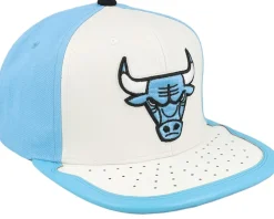 Chicago Bulls Day 1 White/Light Blue Snapback - Mitchell & Ness