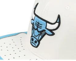 Chicago Bulls Day 1 White/Light Blue Snapback - Mitchell & Ness
