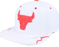 Chicago Bulls Day 6 White/Lava Red Snapback - Mitchell & Ness