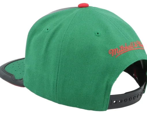 Chicago Bulls Day One Black/Green Snapback - Mitchell & Ness