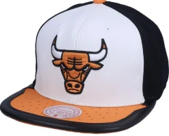 Chicago Bulls Day One White/Orange Snapback - Mitchell & Ness