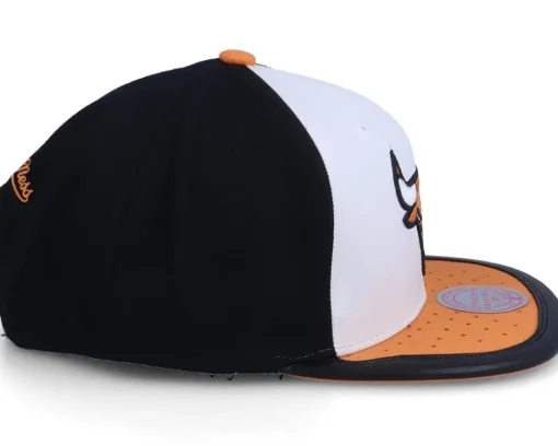 Chicago Bulls Day One White/Orange Snapback - Mitchell & Ness