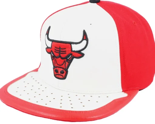 Chicago Bulls Day One White/Red Snapback - Mitchell & Ness