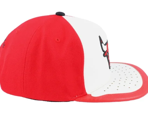 Chicago Bulls Day One White/Red Snapback - Mitchell & Ness