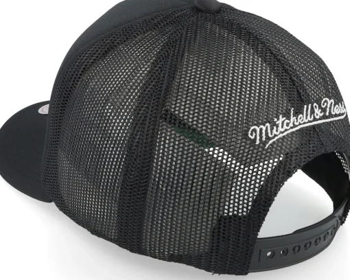 Chicago Bulls Finals Bulls Vs. Lakers Victory Road Black Trucker - Mitchell & Ness