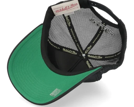 Chicago Bulls Finals Bulls Vs. Lakers Victory Road Black Trucker - Mitchell & Ness