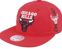Chicago Bulls Nylon Szn Deadstock Red Snapback - Mitchell & Ness