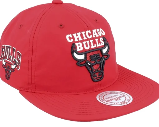 Chicago Bulls Nylon Szn Deadstock Red Snapback - Mitchell & Ness
