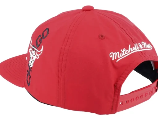 Chicago Bulls Nylon Szn Deadstock Red Snapback - Mitchell & Ness