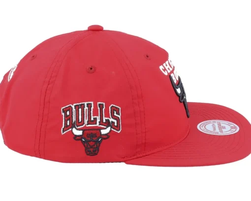 Chicago Bulls Nylon Szn Deadstock Red Snapback - Mitchell & Ness