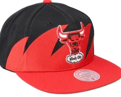 Chicago Bulls Sharktooth Black/Red Snapback - Mitchell & Ness
