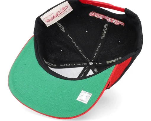 Chicago Bulls Sharktooth Black/Red Snapback - Mitchell & Ness