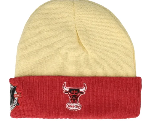 Chicago Bulls Side Patch Knit Off White/Red Cuff - Mitchell & Ness