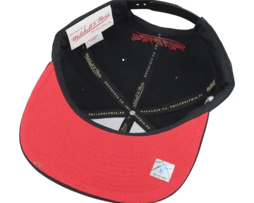 Chicago Bulls Team Tagged Black Snapback - Mitchell & Ness