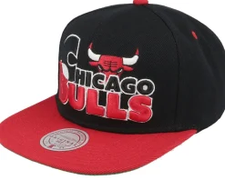 Chicago Bulls Text Stack Black/Red Snapback - Mitchell & Ness