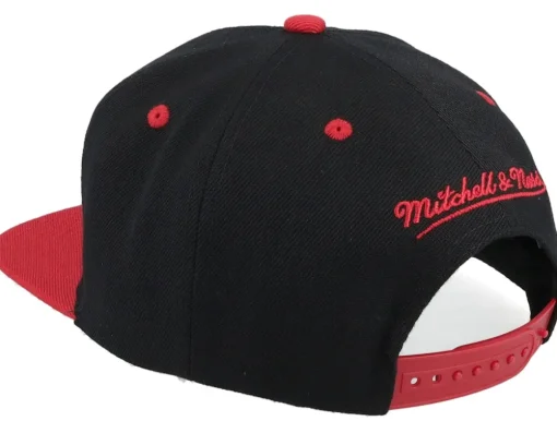 Chicago Bulls Text Stack Black/Red Snapback - Mitchell & Ness