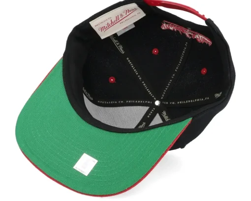 Chicago Bulls Text Stack Black/Red Snapback - Mitchell & Ness