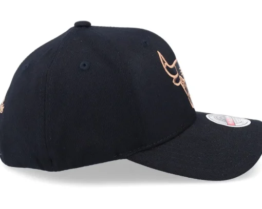 Hatstore Exclusive x Chicago Bulls Leather Logo Black Adjustable - Mitchell & Ness
