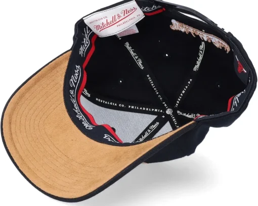 Hatstore Exclusive x Chicago Bulls Leather Logo Black Adjustable - Mitchell & Ness
