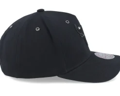 Hatstore Exclusive x Chicago Bulls Engraved Black Adjustable - Mitchell & Ness