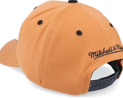 Hatstore Exclusive x Milwaukee Bucks Camel Leather Logo - Mitchell & Ness