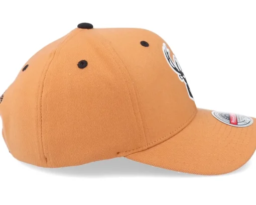 Hatstore Exclusive x Milwaukee Bucks Camel Leather Logo - Mitchell & Ness