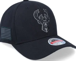 Hatstore Exclusive x Milwaukee Bucks Black Flag - Mitchell & Ness