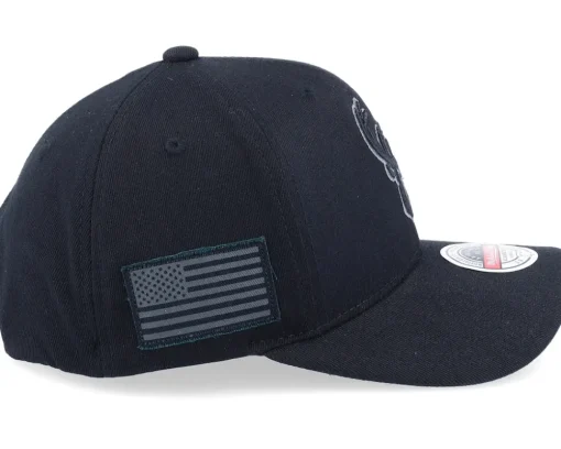 Hatstore Exclusive x Milwaukee Bucks Black Flag - Mitchell & Ness