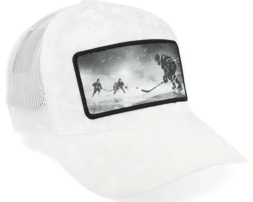 Ice Hockey In Action Patch Velvet White A-Frame Trucker - Calza Pennello