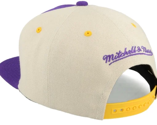 Los Angeles Lakers Pop Panel Off White/Purple Snapback - Mitchell & Ness